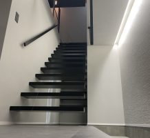 片持ち階段